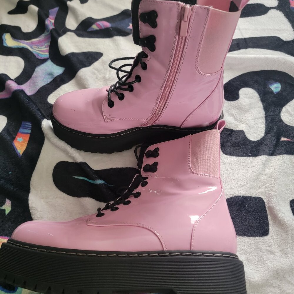 Combat boots